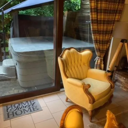 Vakantiewoning Met Jacuzzi Forêt D'animaux * Frahan